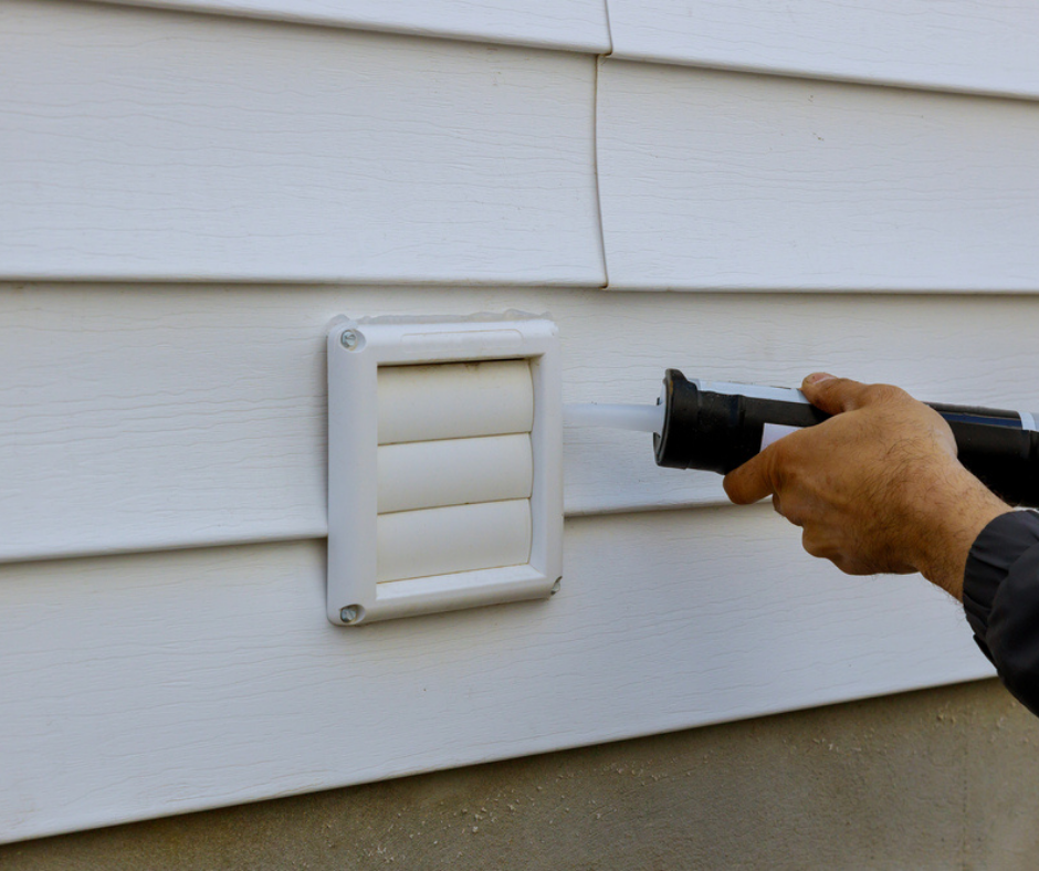air sealing Air sealing house exterior on white vinyl siding